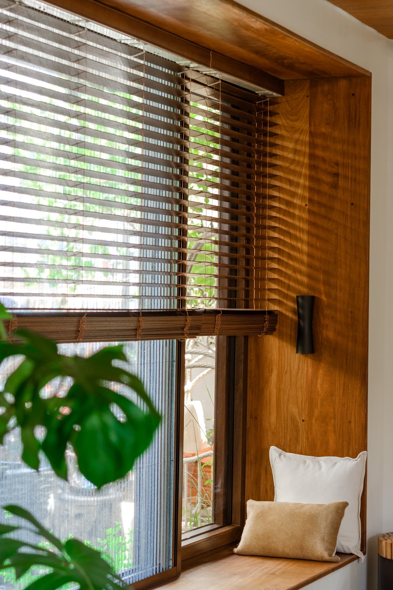 https://cdn.omni.focusglobalinc.com/uploads/edfaf7iu7mwsl5s87h8ookxd-wood-blinds-addtl-photo-1.jpg
