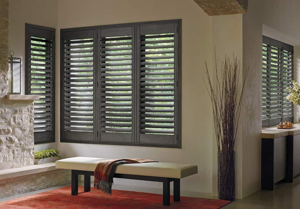 https://cdn.omni.focusglobalinc.com/uploads/evzqtfs6qzmy8tt6jf4zjalz-hunter-douglas-heritance-hardwood-shutters-truview1-960x670.jpg